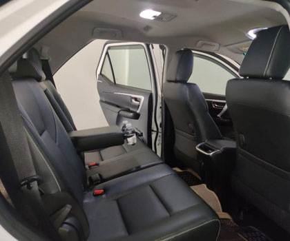 8 seater top model innova crysta car hire in delhi india