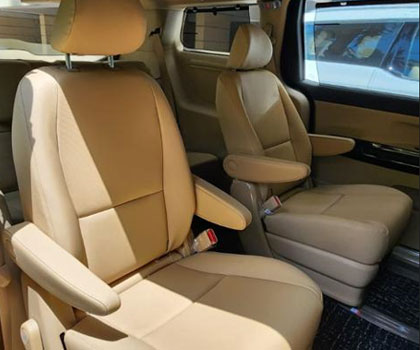 rent kia carnival luxury car in delhi